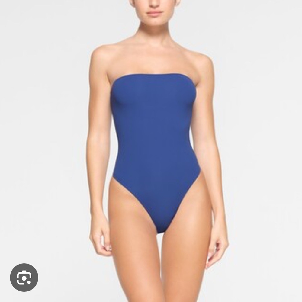 NWOT SKIMS Fits Everybody Strapless Bodysuit Large